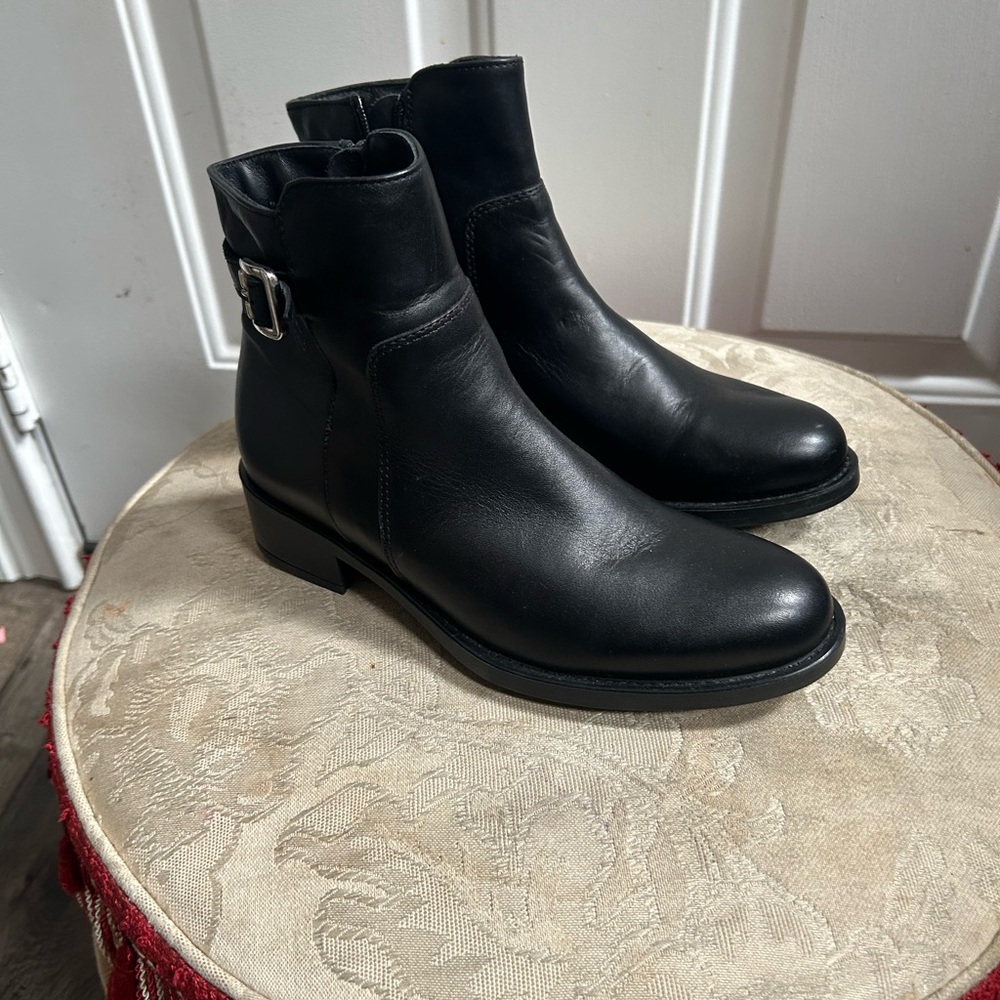 La CANADIENNE Black Leather women’s Boots Sz 7